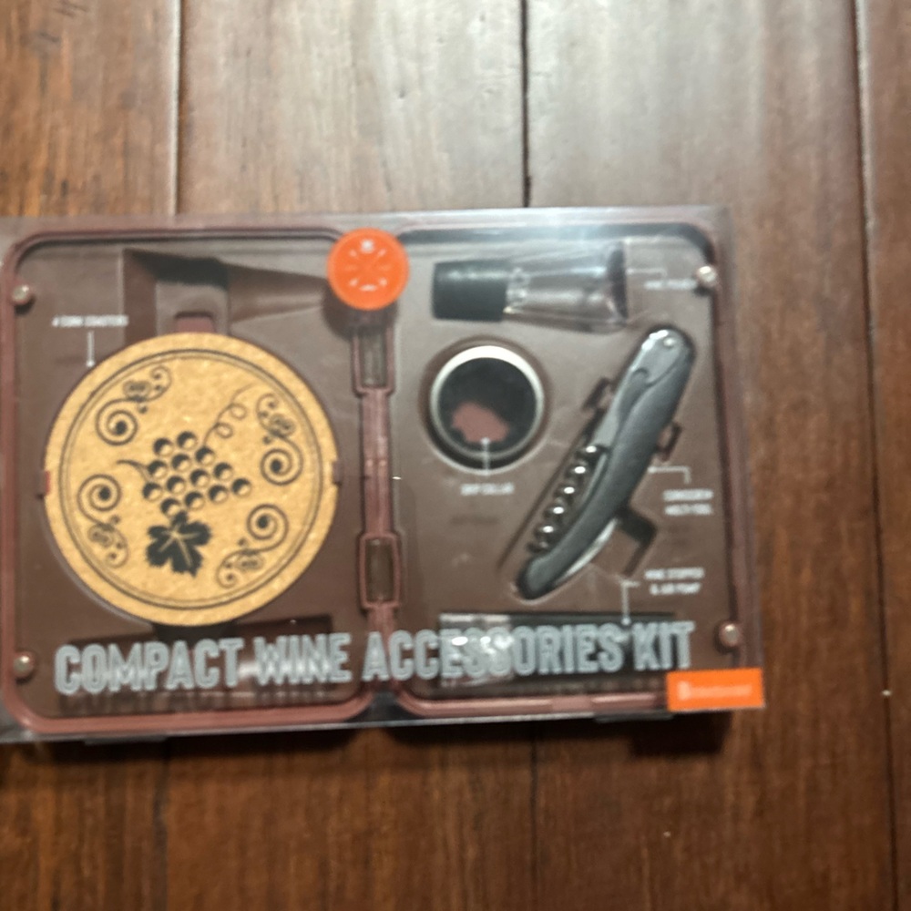 Berkshire Compact Wine Accessories Kit #BR3-60563 NWT